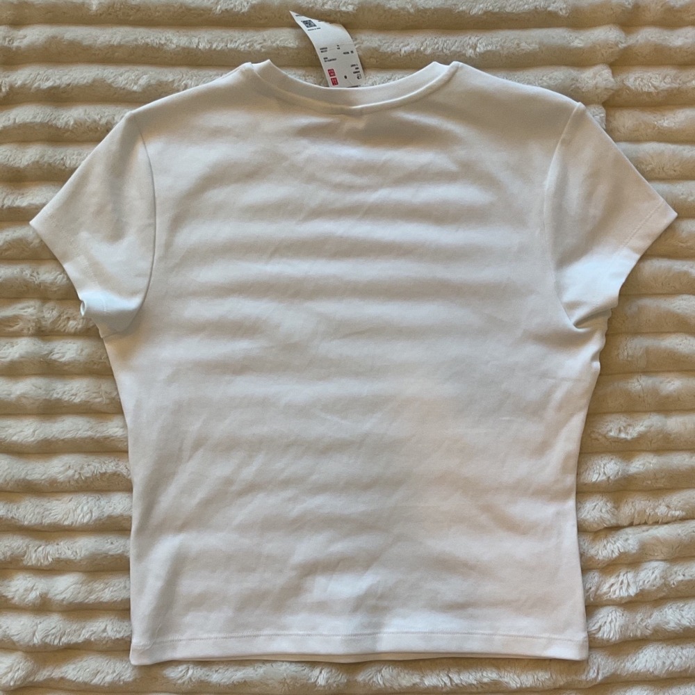 Uniqlo Mini T-Shirt Womens Medium White Short Sleeve Crew Neck Cropped Baby Tee - Picture 2 of 9